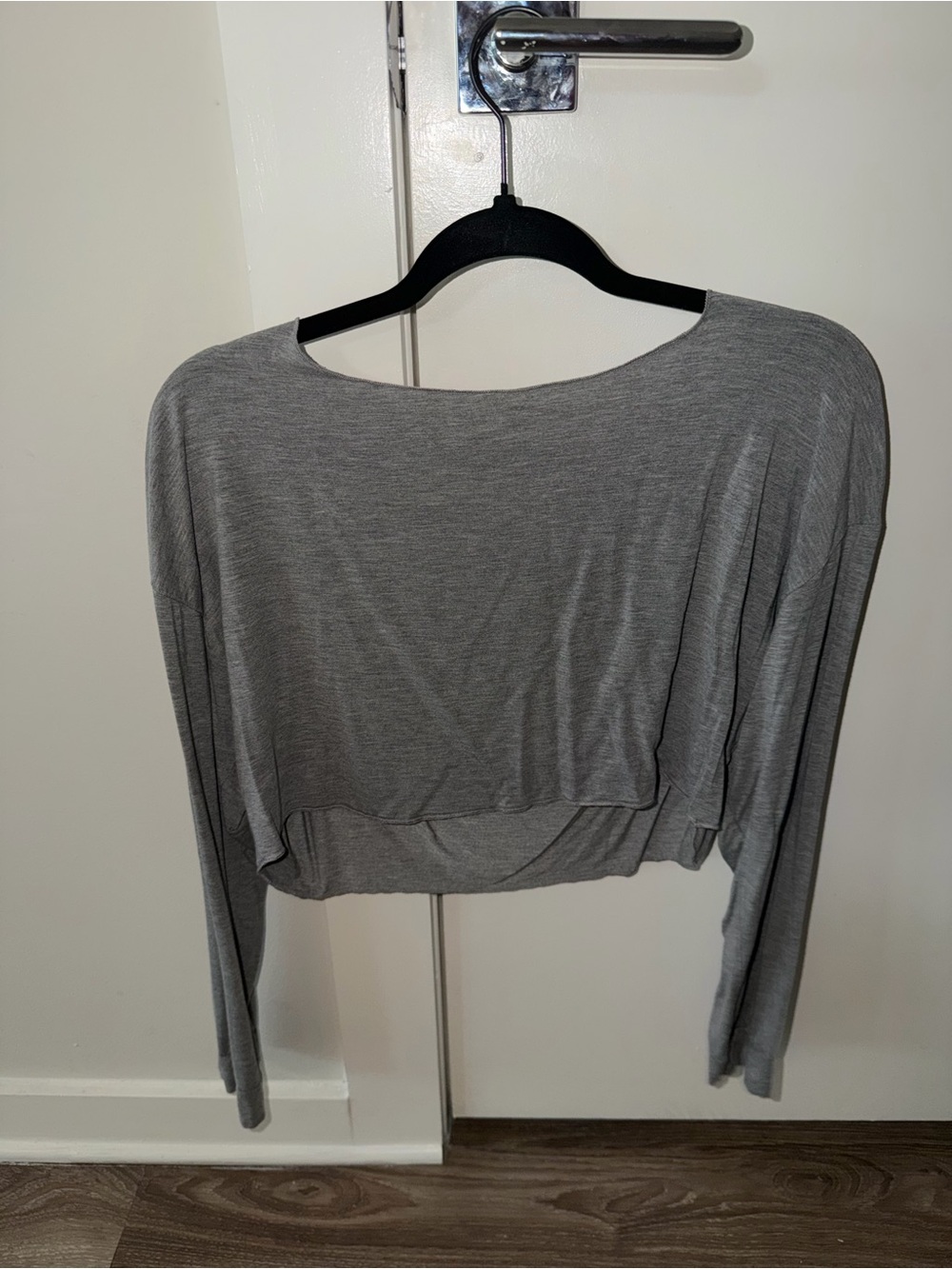 Lightweight Gray Cropped Long-Sleeve Top